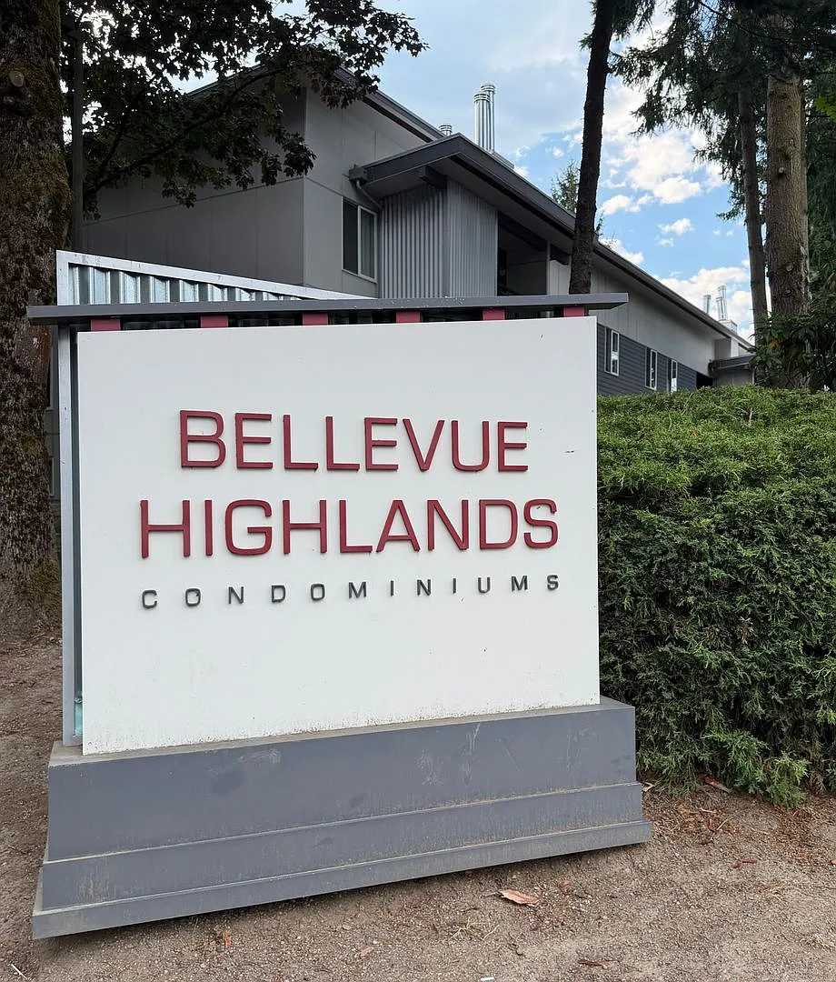 $500-off 1-month's rent! 1 Bed / 1 Bath Bellevue condo $1,795/month — Photo 1