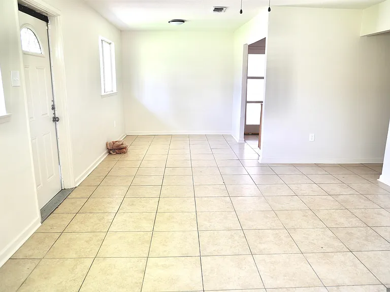 10716 Cletus Dr — Photo 3