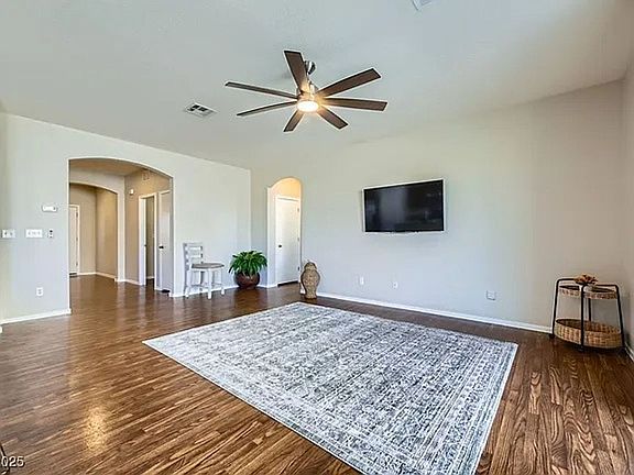 4th image of 184 Crested Creek Ave