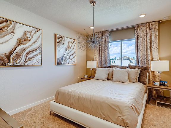 4th image of 1006 SE 23rd Ave #0