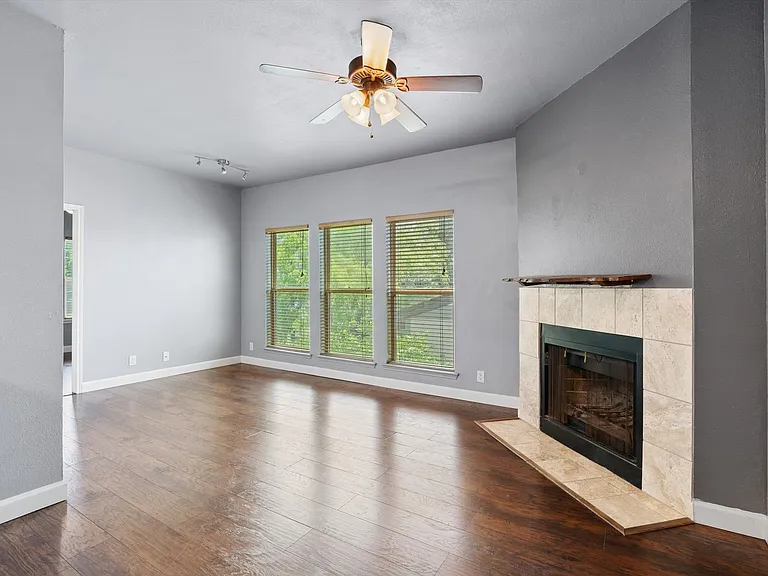 2414 Longview St #303 — Photo 16
