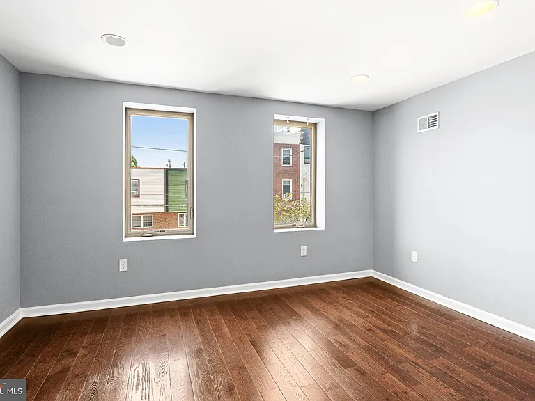 2209 E Huntingdon St — Photo 9