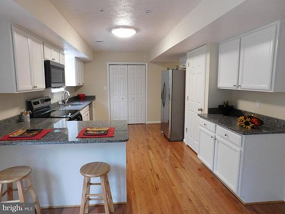 3rd image of 810 White Sands Dr