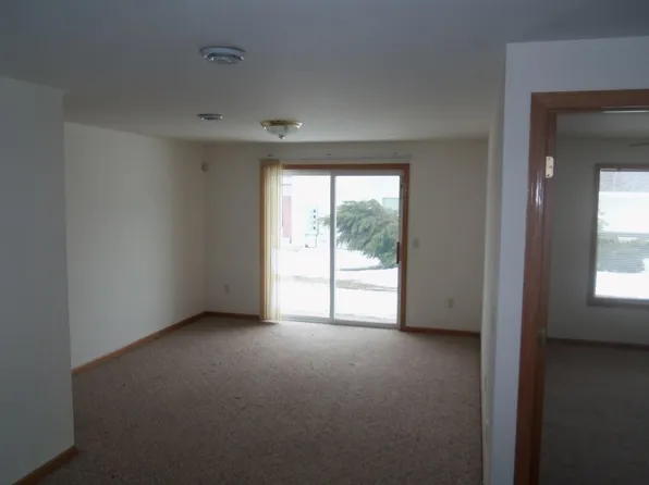 612 N Main St, Fall River, WI 53932