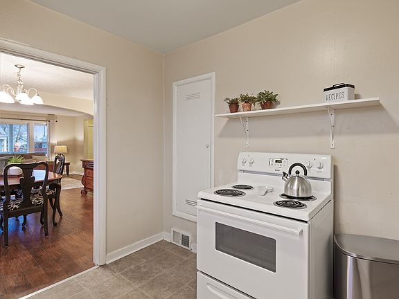 5th image of 1529 W Knox Ave #1