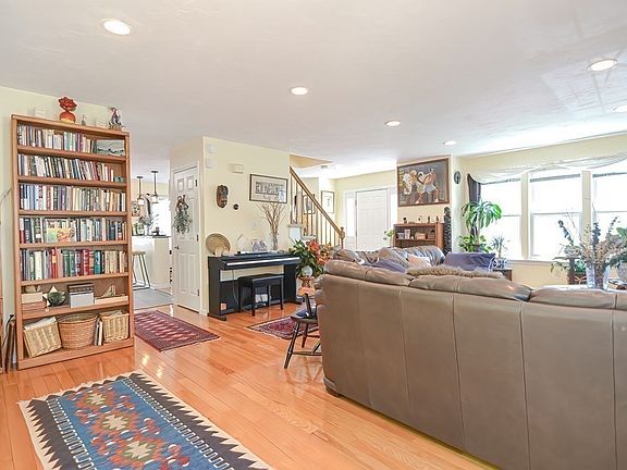 4th image of 61 Violetwood Cir #B-313