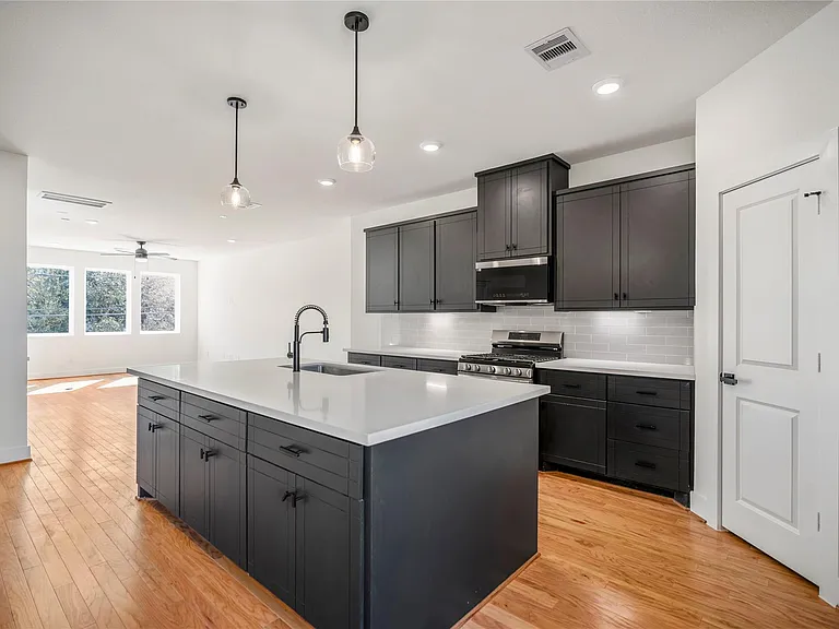 6320 Del Rio St — Photo 10