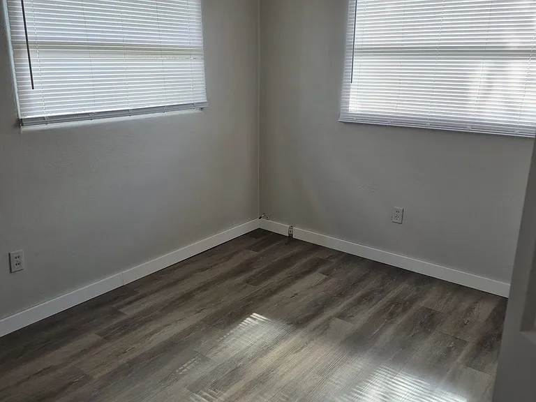 2117 Barcelona Dr — Photo 25