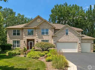 264 Red Oak Ct, Island Lake, IL 60042