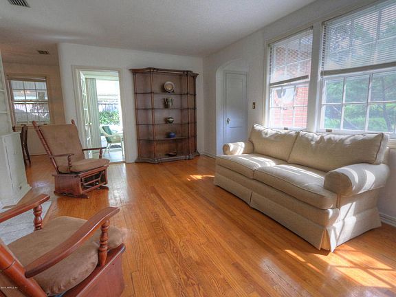 5th image of 1608 Parrish Pl