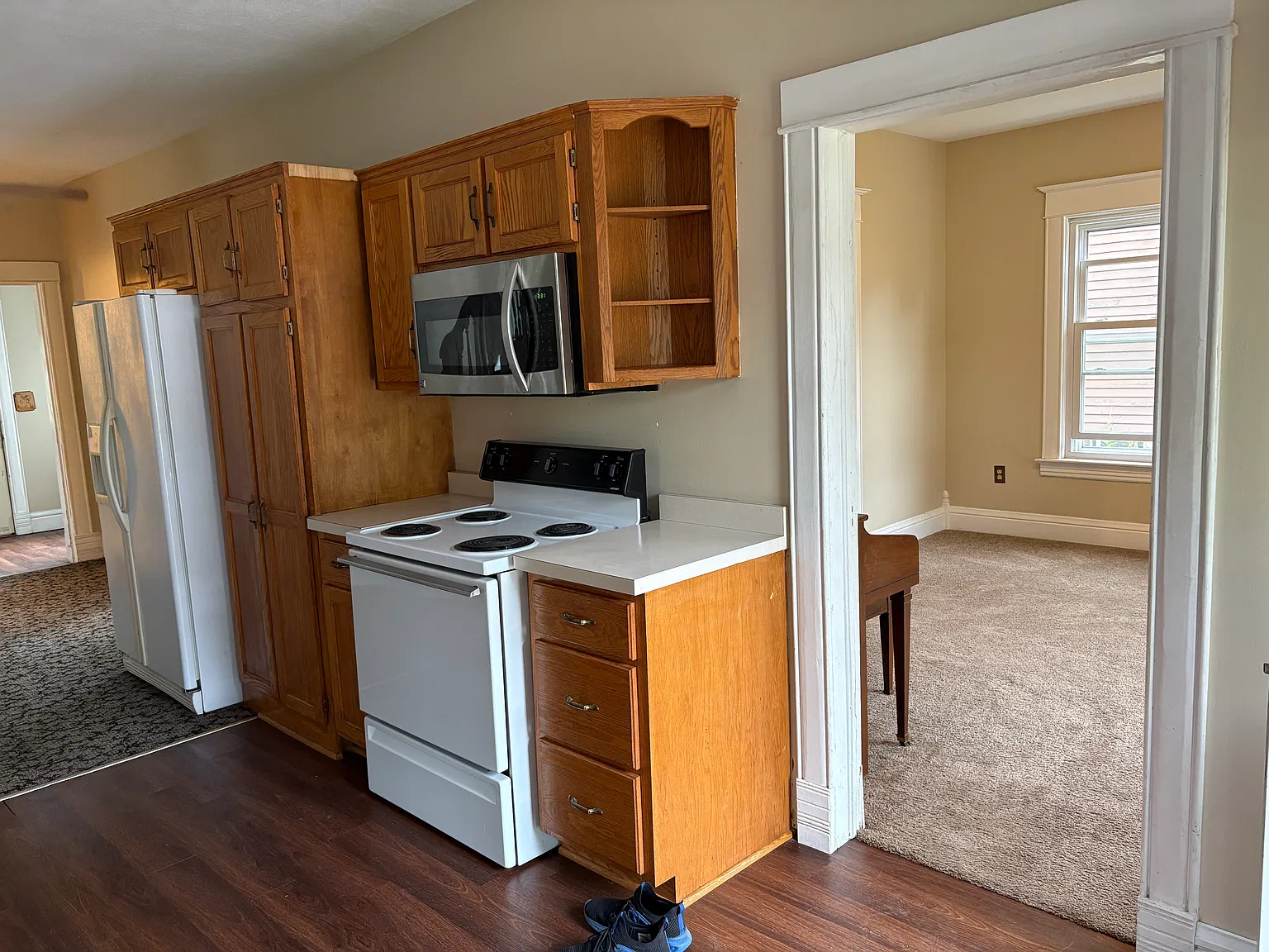 3 bed, 1.5 bath, 1638 sqft, $1,375 — Photo 3