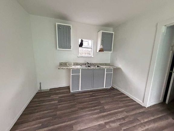 2nd image of 1805 Comanche St #A