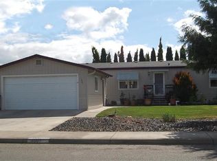 1561 Sun Glo Dr, Grants Pass, OR 97527