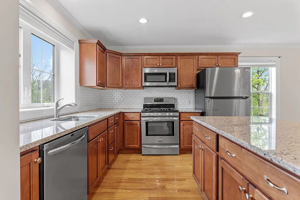 3 bed, 2.5 bath, 1671 sqft, $2,850 — Photo 3