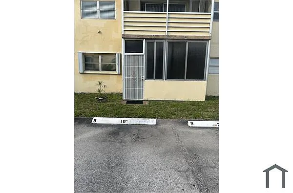 Building Photo - 4043 NW 16th St #B103