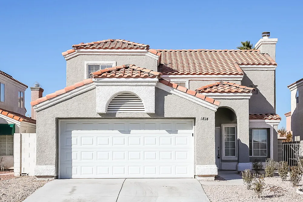 3 bed, 2.5 bath, 1599 sqft, $2,205 — Photo 1