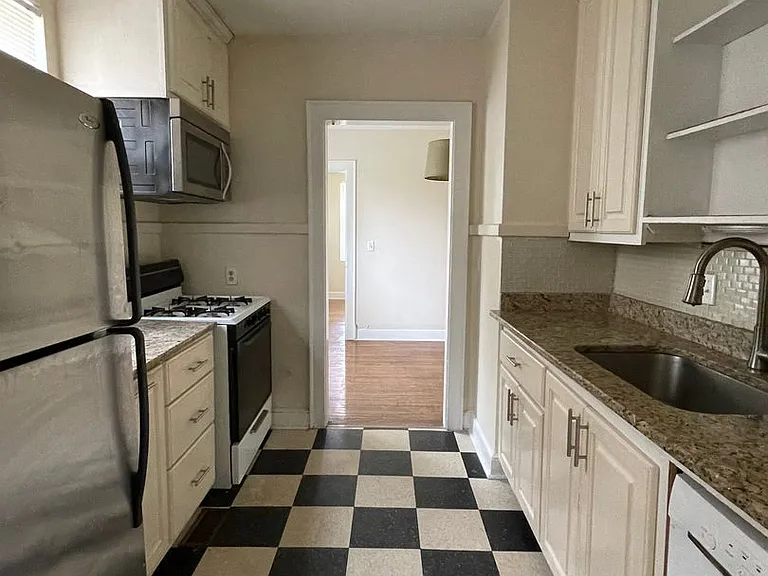 420 Virginia St — Photo 9