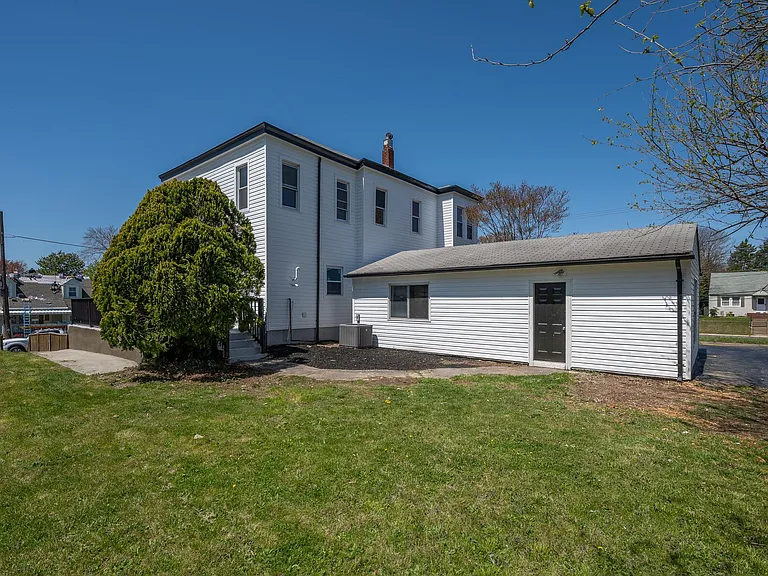 4201 E West Hwy — Photo 46