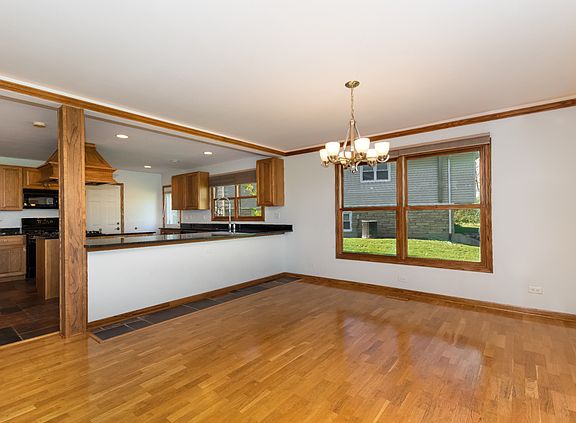 3rd image of 2071 E Parkview Cir