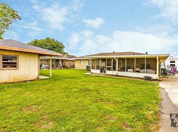 2nd image of 3637 Friendswood Dr