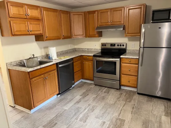 63 Franklin Ave APT 3, Rockland, MA 02370