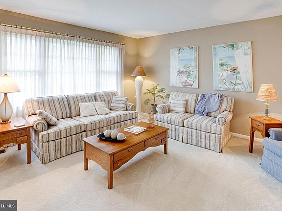 5th image of 3062 Oak Leaf Ct