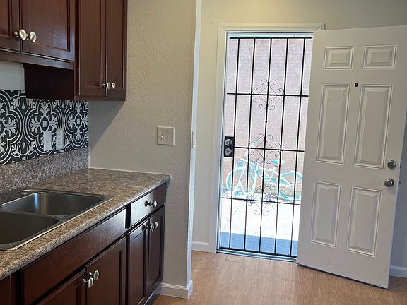 3rd image of 524 W 81st St #524