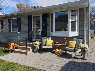 1718 Memorial Dr, Pekin, IL 61554