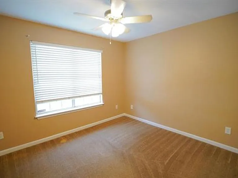 2186 Timberwood Cir N — Photo 9