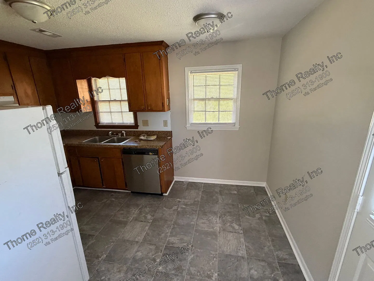 2 bed, 1.0 bath, 877 sqft, $795 — Photo 3