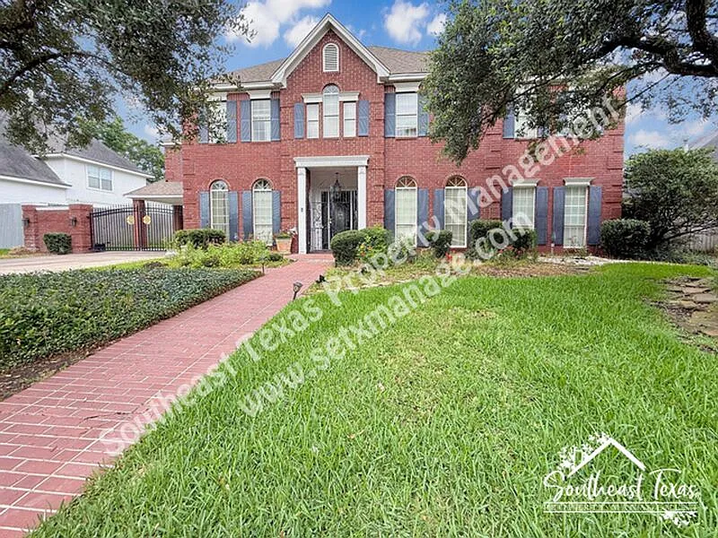 4 bed, 3.5 bath, 4177 sqft, $3,900 — Photo 2