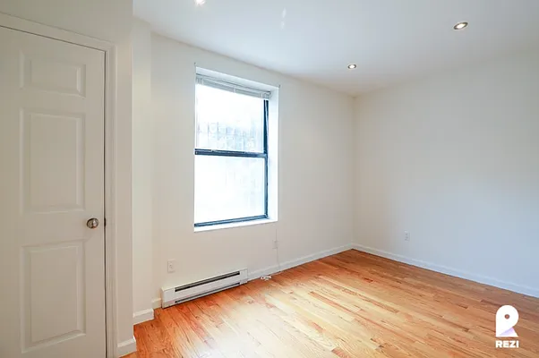 Rented by REZI | media 44