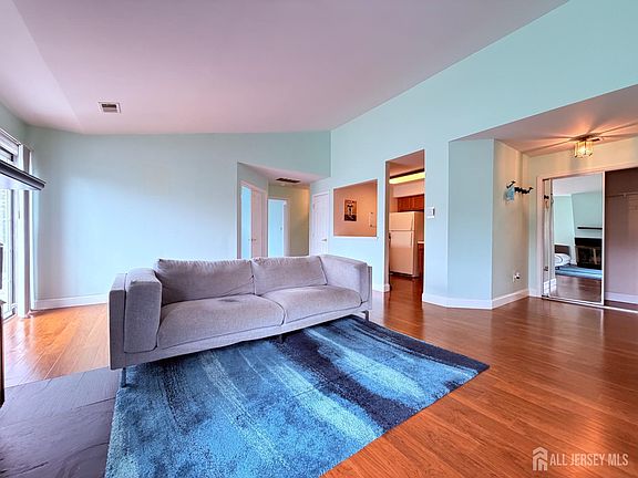2nd image of 118 Acadia Ct APT 9