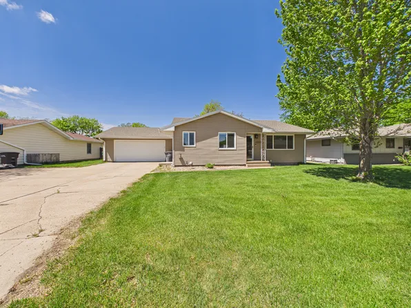 1008 Pleasant View Dr, Grand Island, NE 68801