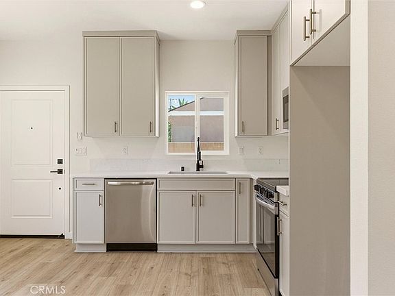 4th image of 2155 Euclid Ave #B