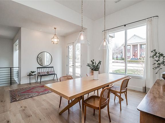 3rd image of 12 Mission Hills Cir