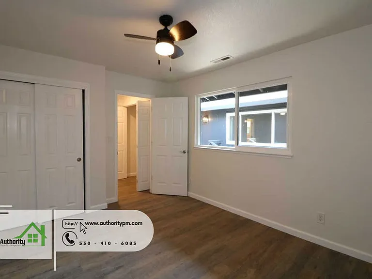 1833 Oregon Ave — Photo 25
