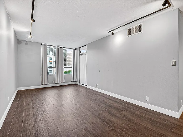 5150 Hidalgo St #402 — Photo 25