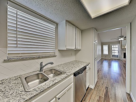 5th image of 1851 Amber Ln