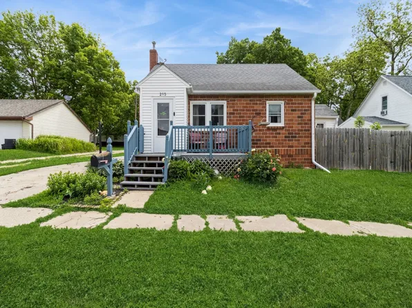 215 S 2nd St, Winterset, IA 50273
