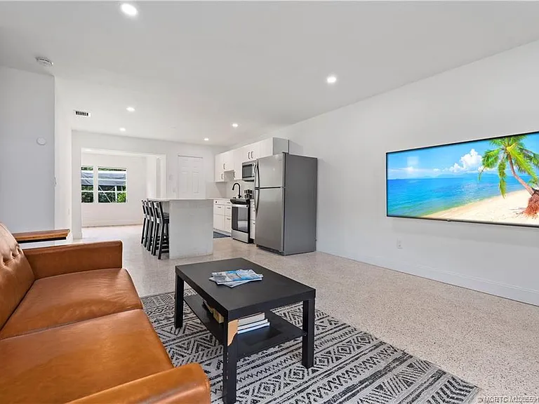 30 SW Hideaway Pl — Photo 7