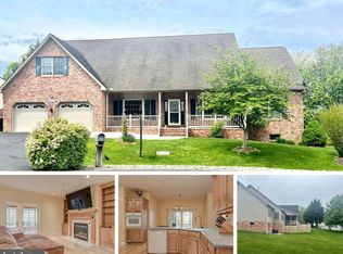 11898 Green Ridge Dr, Waynesboro, PA 17268