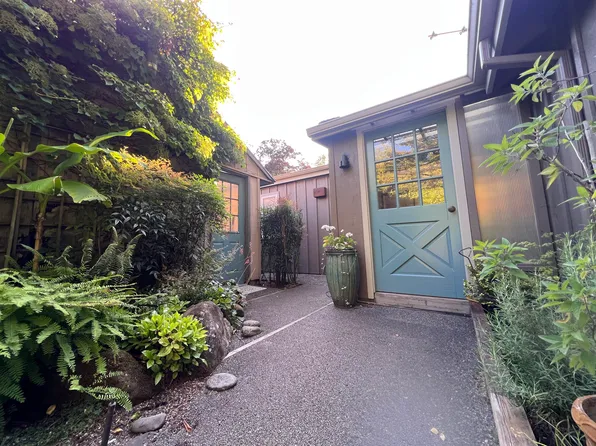 17177 Cedar Rd, Lake Oswego, OR 97034