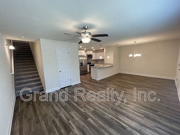 2nd image of 4427 Village Oak Ln