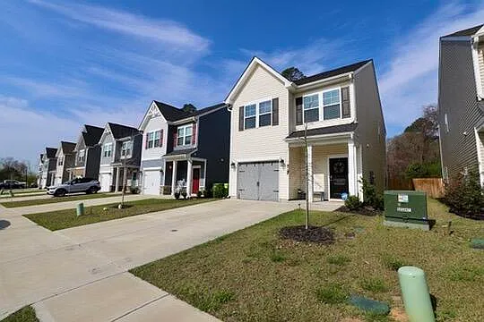 1049 Crescent Moon Loop — Photo 4
