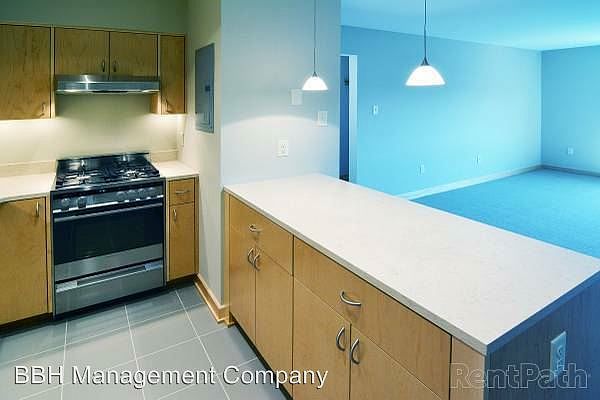 2nd image of 1598 Eustis St #1598213