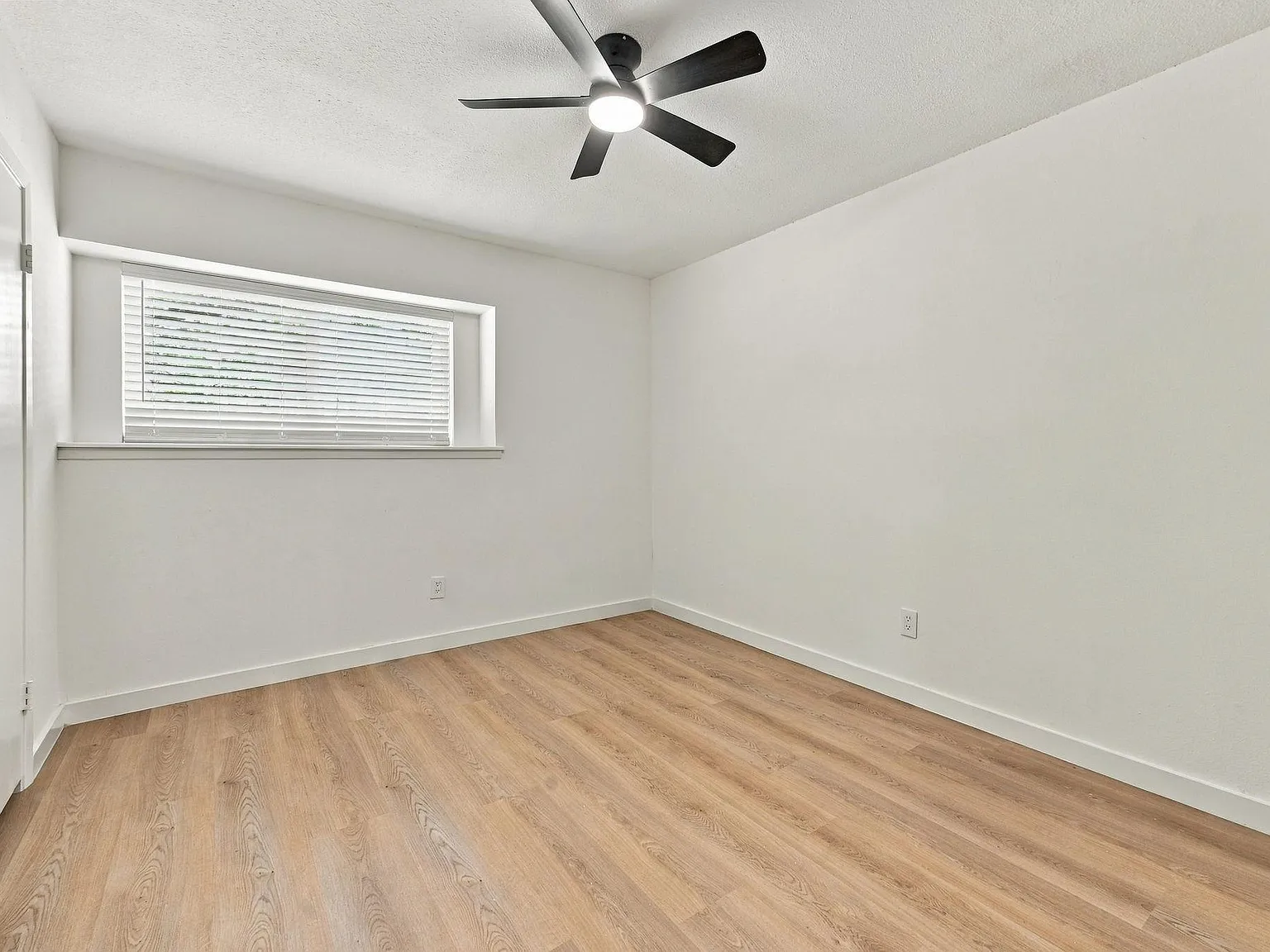 3 bed, 2.0 bath, 1609 sqft, $2,250 — Photo 4