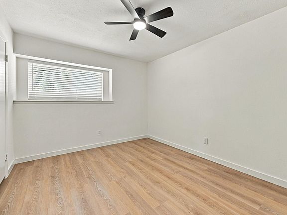 4th image of 8339 Carvel Ln