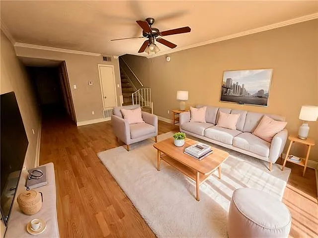 2 bed, 1.5 bath, 967 sqft, $1,550 — Photo 3