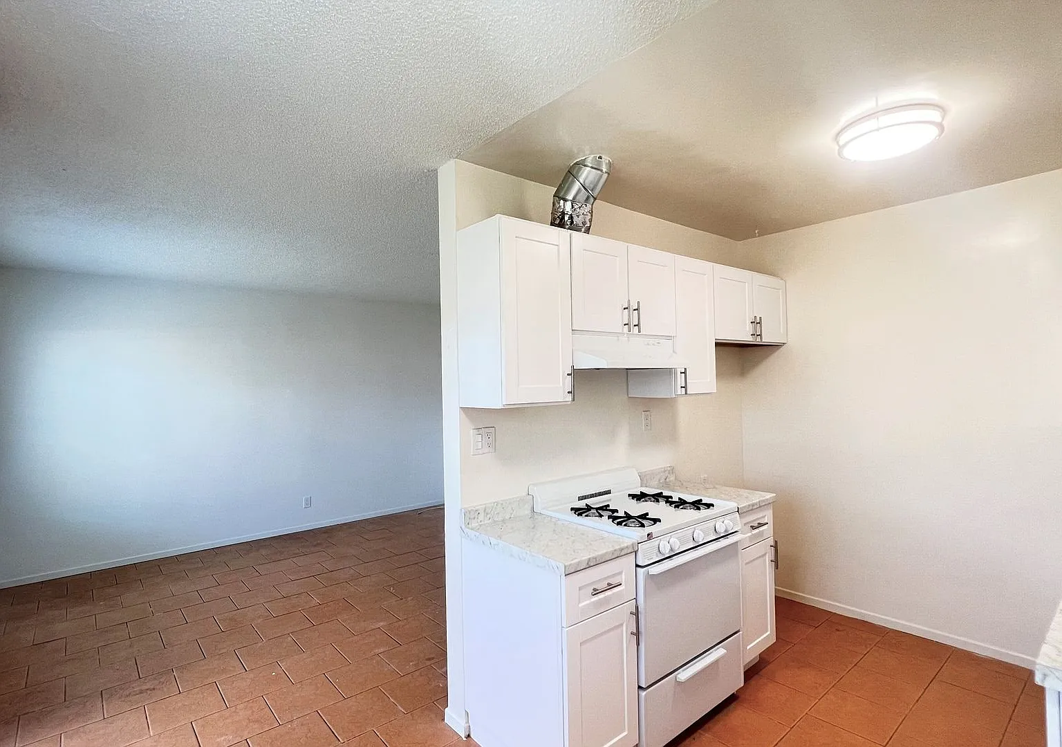 1501 E South — Photo 4